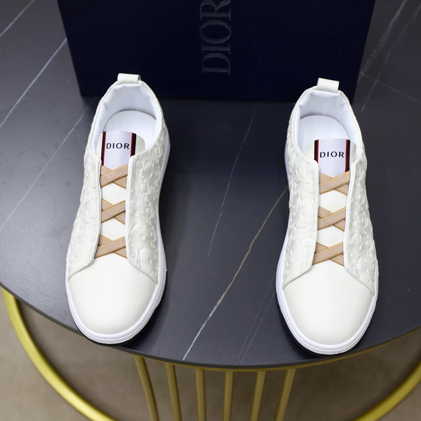Ex-factory price: 442💰🙅‍♂️🙅‍♂️🙅‍♂️ Brand: Dior DIOR Standard code: 38-44 (45 customized) Grade: Same as the official website Material: Original leather splicing, comfortable and breathable lining, original wear-resistant outsole Style category: Men's fashionable casual shoes, running shoes, noble luxury brand elements, top luxury Color: actual picture color